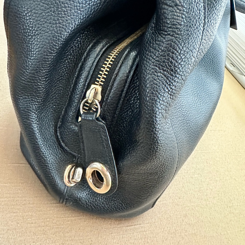 Coach Edie 31 Black Shoulder Bag in Refined Pebbled Leather - Picture 5 of 11